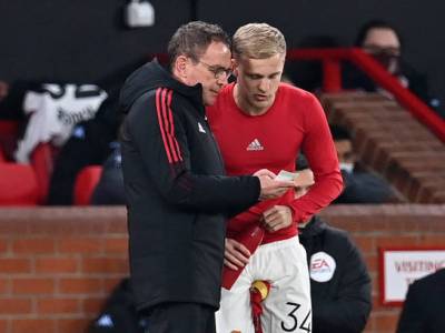 What will it take for Donny Van de Beek to get a chance at Manchester United?