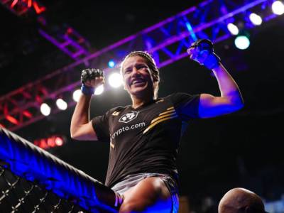 Who will be a female UFC Champion at the end of 2022?